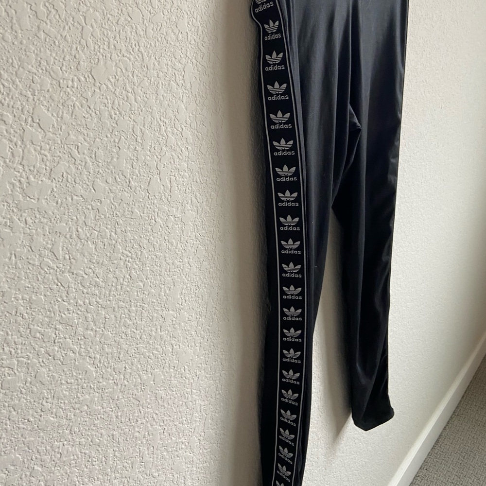 Adidas athletic logo legging